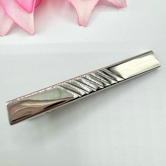 Tie Clip Bar Clasp Shiny Silver Tone Finish Diagonal Stripes Dapper Cool - Picture 1 of 9